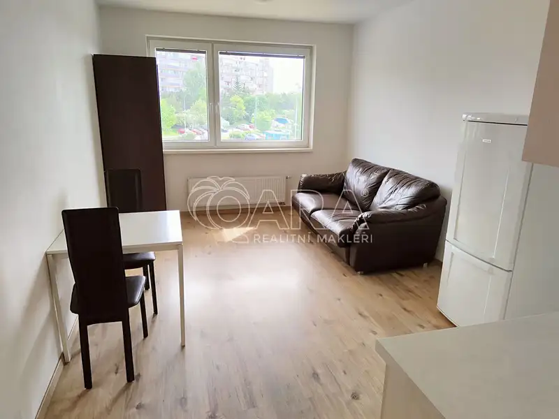 Pronájem bytu 1+kk 28 m², Praha – náhled fotky 1