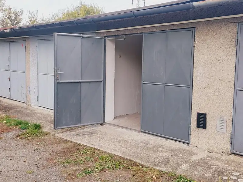 Pronájem garáže 19 m², Valašské Meziříčí – náhled fotky 1