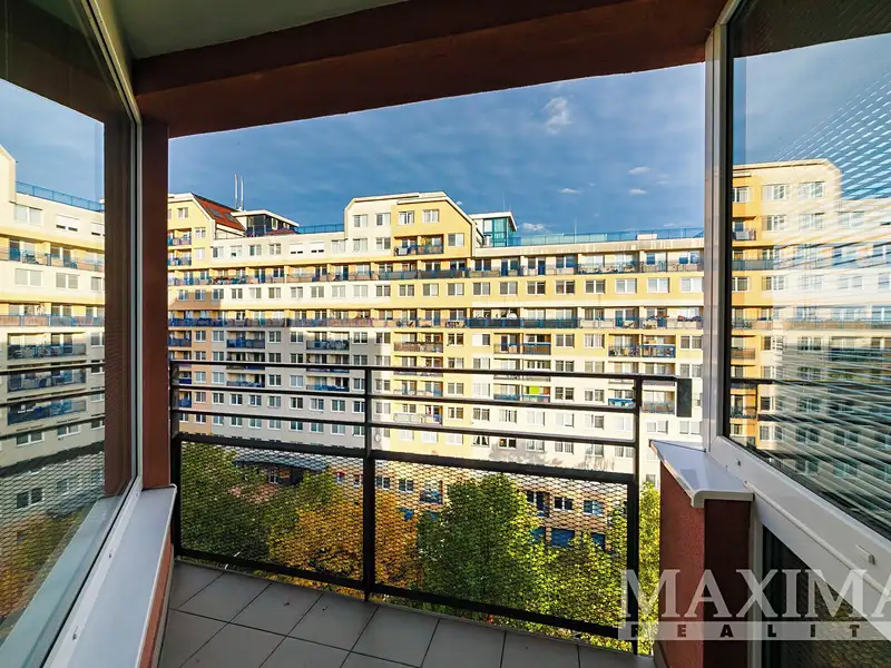 Pronájem bytu 1+kk 40 m², Praha – náhled fotky 3