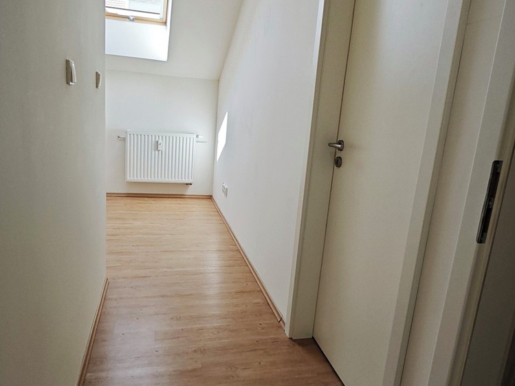Pronájem bytu 1+kk, 17 m² (10 z 18)