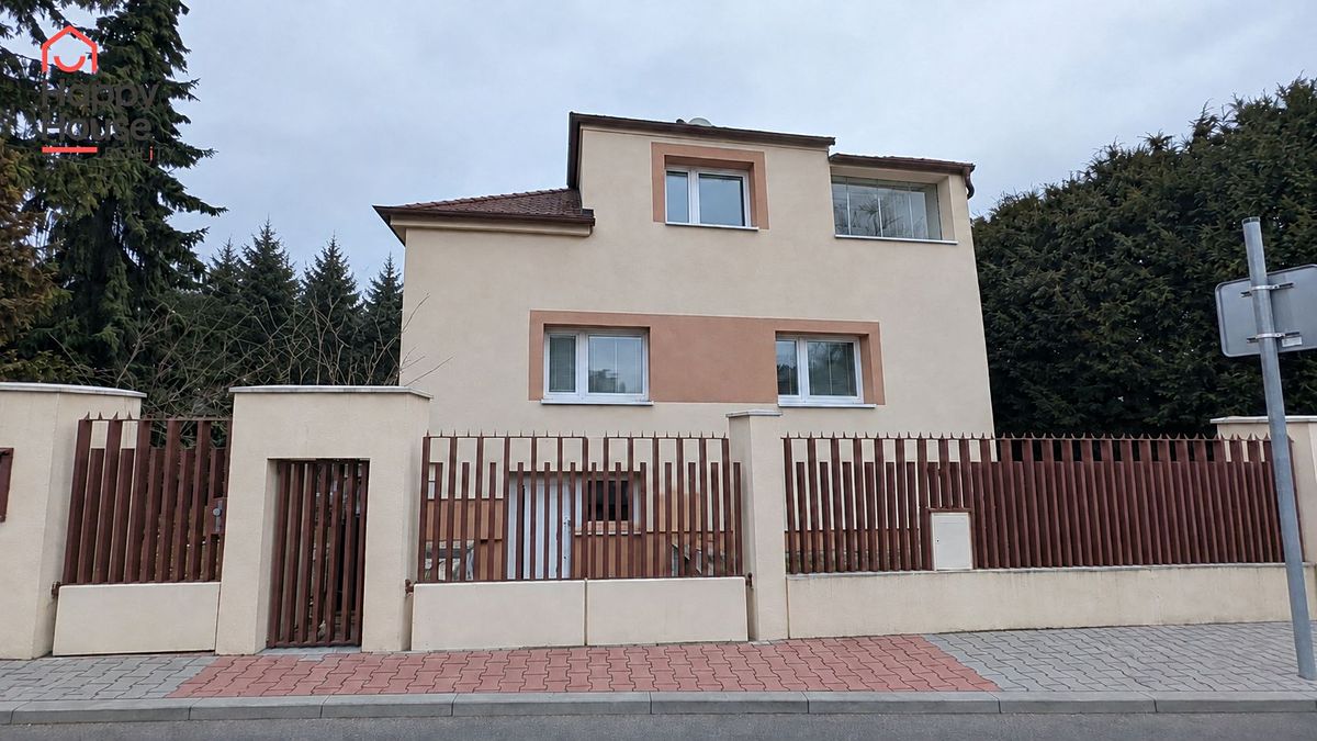 Pronájem apartmánů 162 m², Praha – fotka 1 z 3