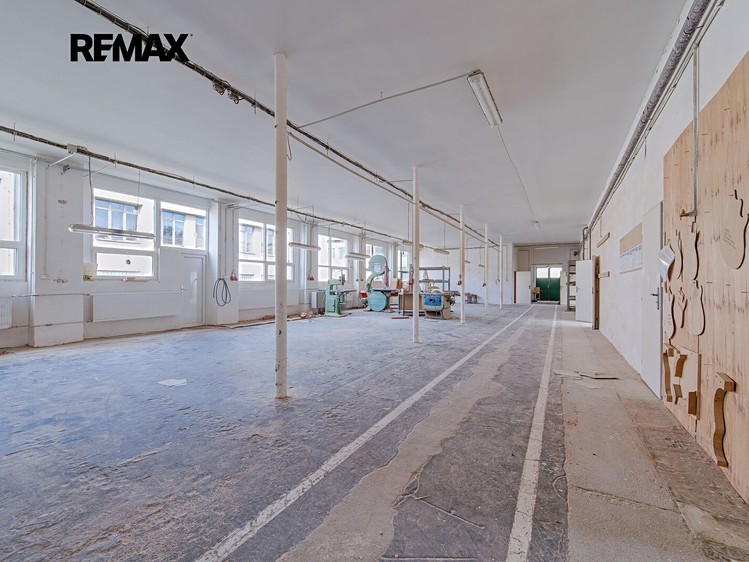 Комерційне приміщення на продаж, 1 700 м² (4 з 25)