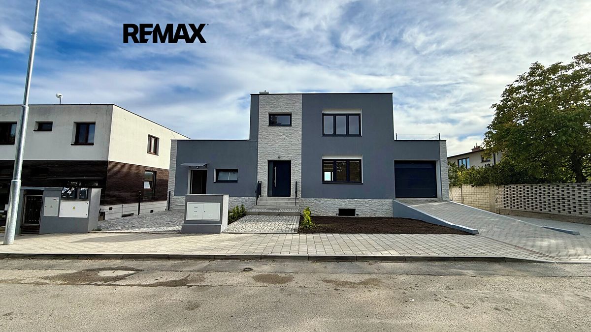Prodej bytu 4+1 150 m², Moravany – fotka 1 z 3