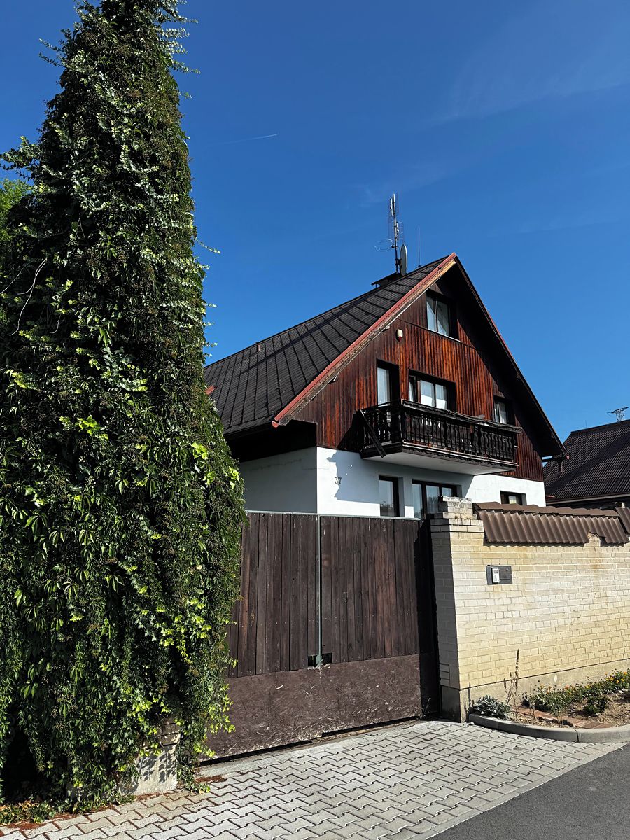 Prodej rodinného domu 366 m², pozemek 1873 m², Plzeň – fotka 1 z 3