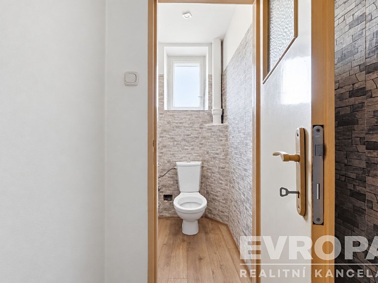Prodej komerčního prostoru, 180 m² (24 z 36)