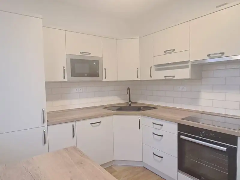 Pronájem bytu 3+1 72 m², Jihlava – náhled fotky 1