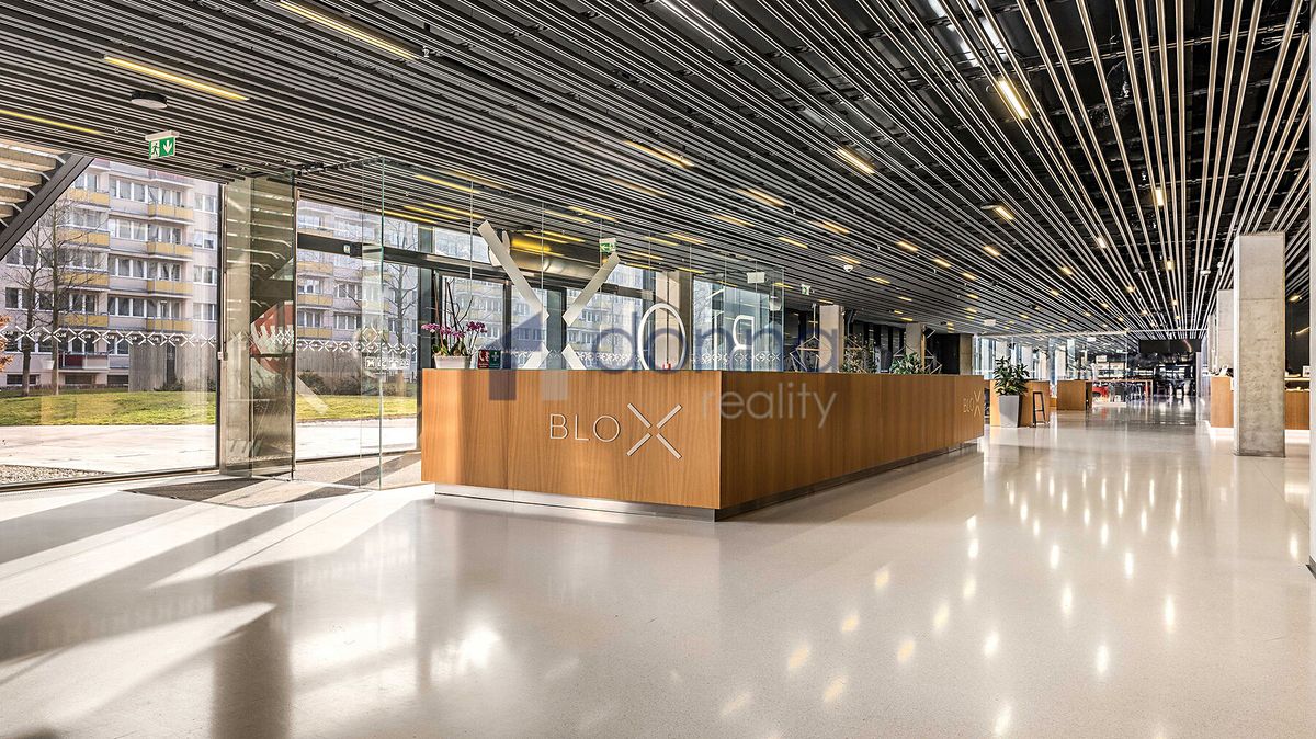Pronájem kanceláře 633 m², Praha – fotka 1 z 3