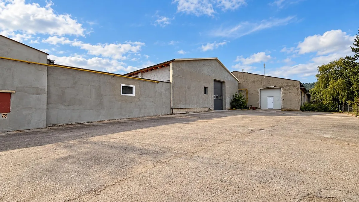 Pronájem výrobní haly, prostoru 1264 m²