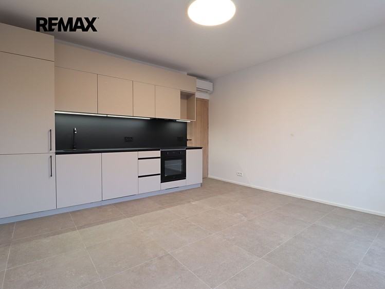 Квартира 2+kk в оренду, 40 м² (2 з 16)
