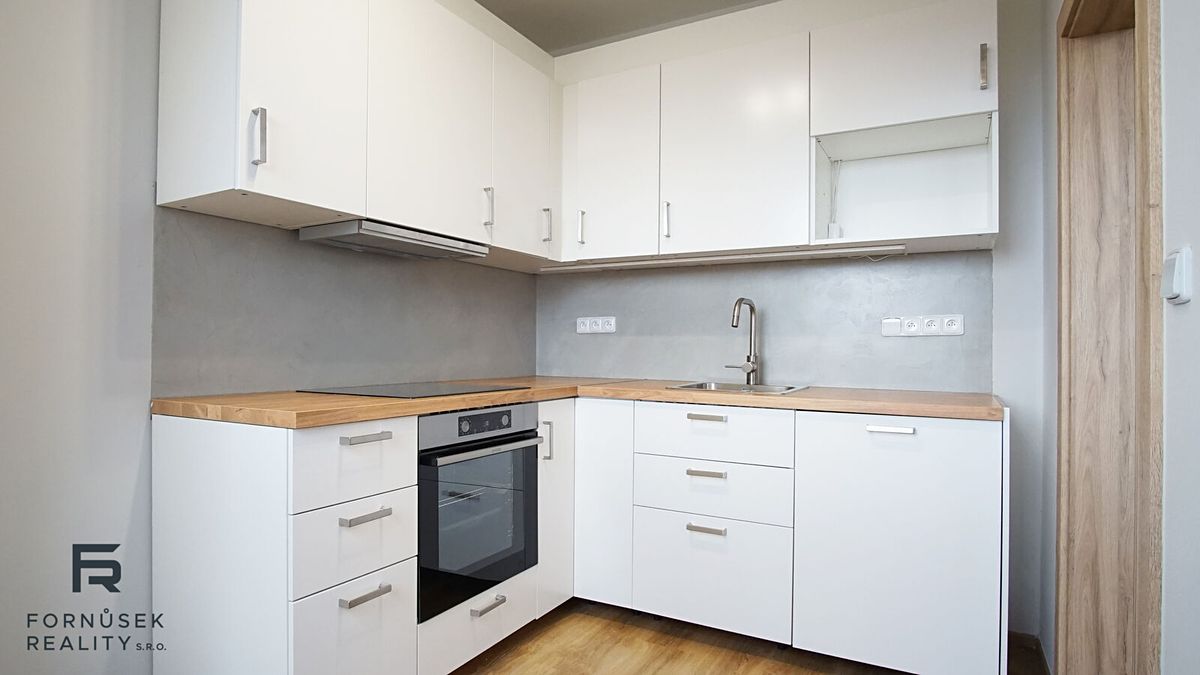 Pronájem bytu 1+1 33 m² – fotografie 2
