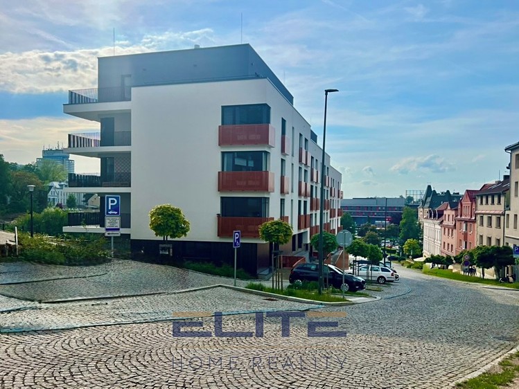 Pronájem bytu 3+kk, 106 m² (25 z 31)