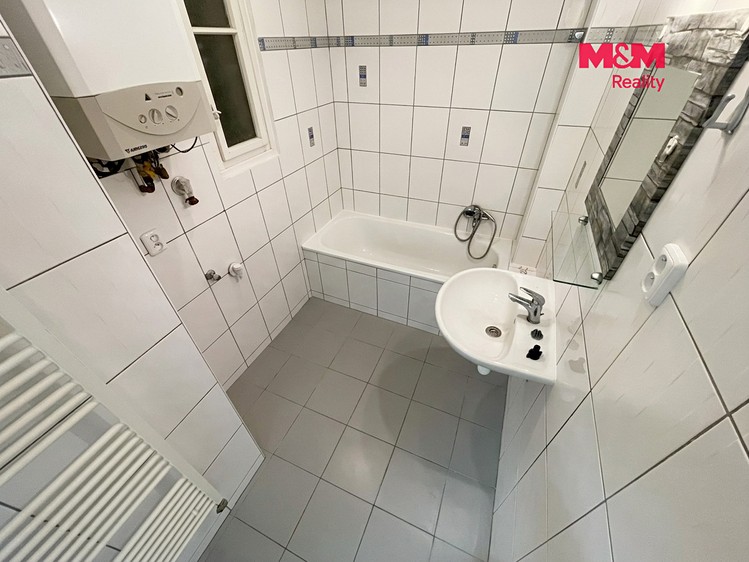 Pronájem bytu 2+kk, 48 m² (13 z 29)