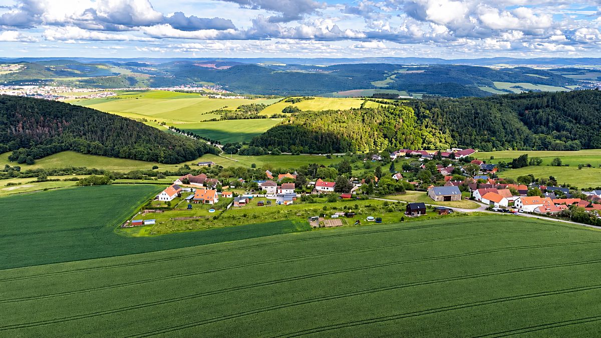Prodej stavebního pozemku 2892 m², Svatá – fotka 1 z 3