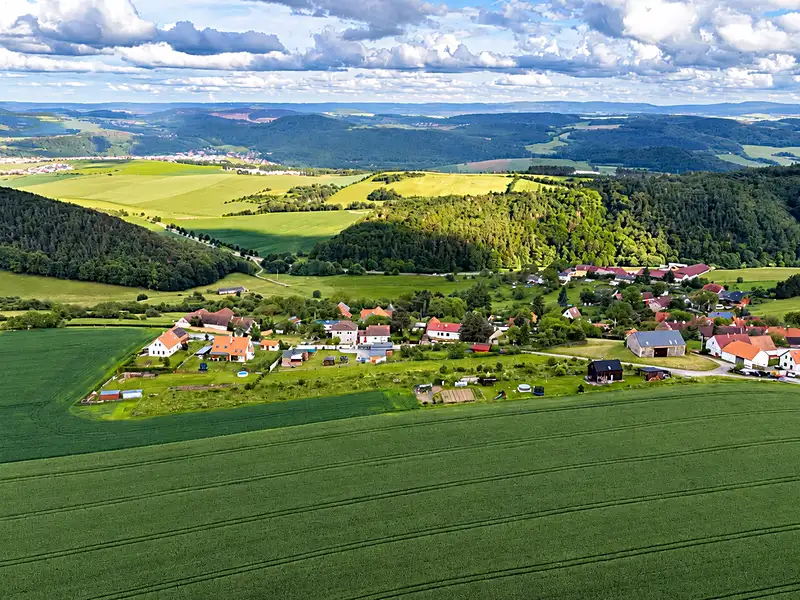Prodej stavebního pozemku 2892 m², Svatá – náhled fotky 1