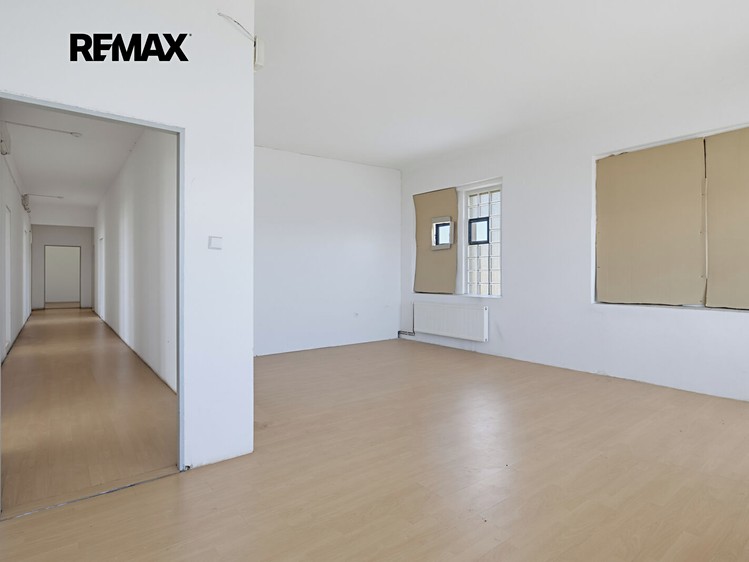 Комерційне приміщення на продаж, 2 350 м² (45 з 62)