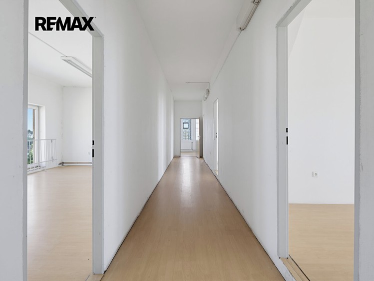 Комерційне приміщення на продаж, 2 350 м² (40 з 62)