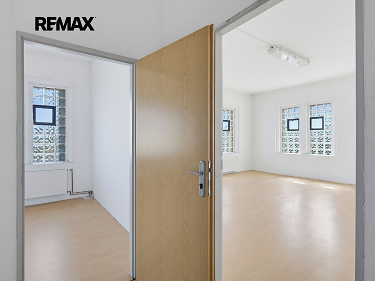 Pronájem komerčního prostoru, 2 350 m² (34 z 61)