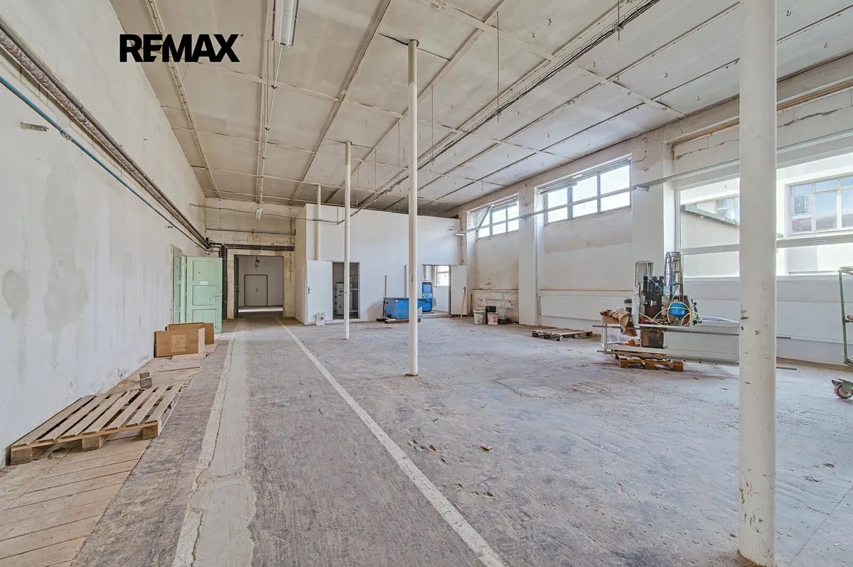 Pronájem skladového prostoru 500 m²