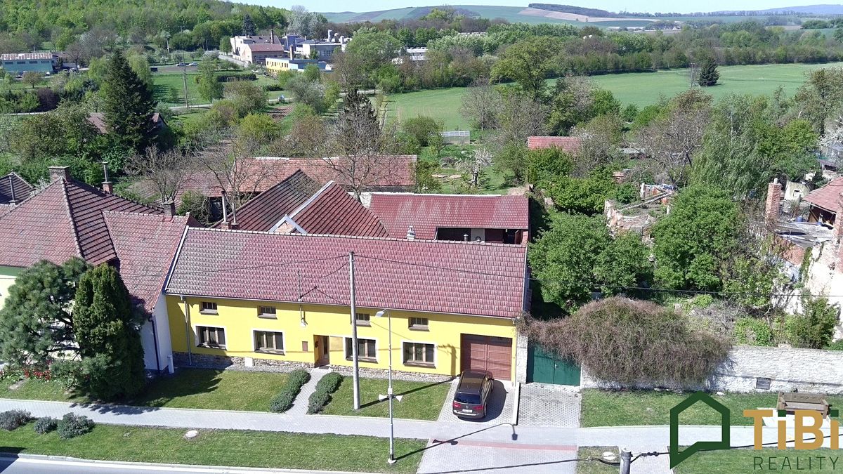 Prodej rodinného domu 200 m², pozemek 3560 m², Kozlany – fotka 1 z 3