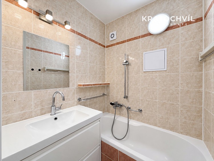Pronájem bytu 3+kk, 74 m² (17 z 28)