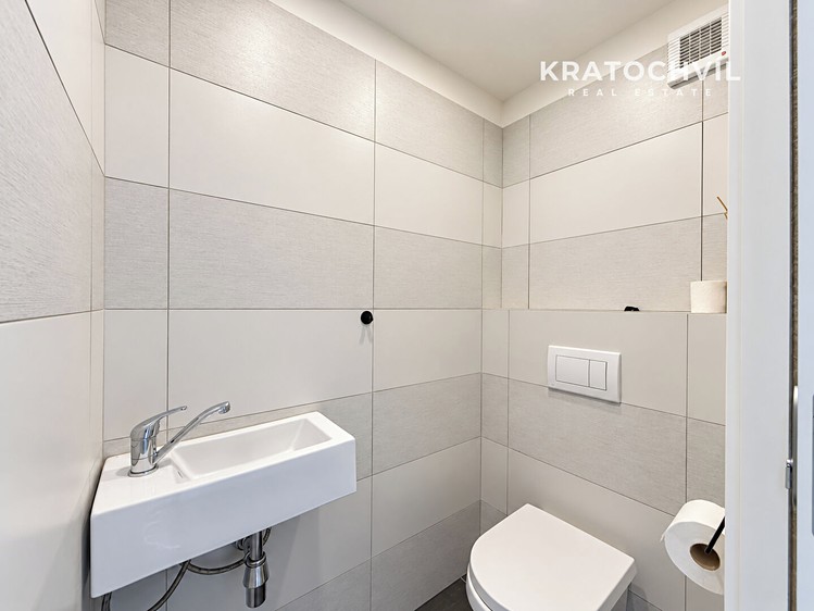 Pronájem bytu 3+kk, 74 m² (21 z 28)