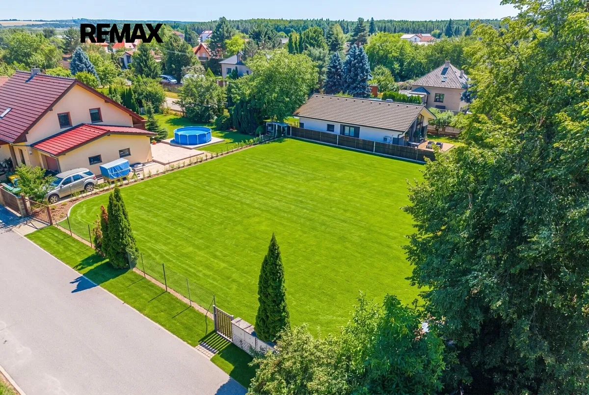 Prodej stavebního pozemku 1009 m²