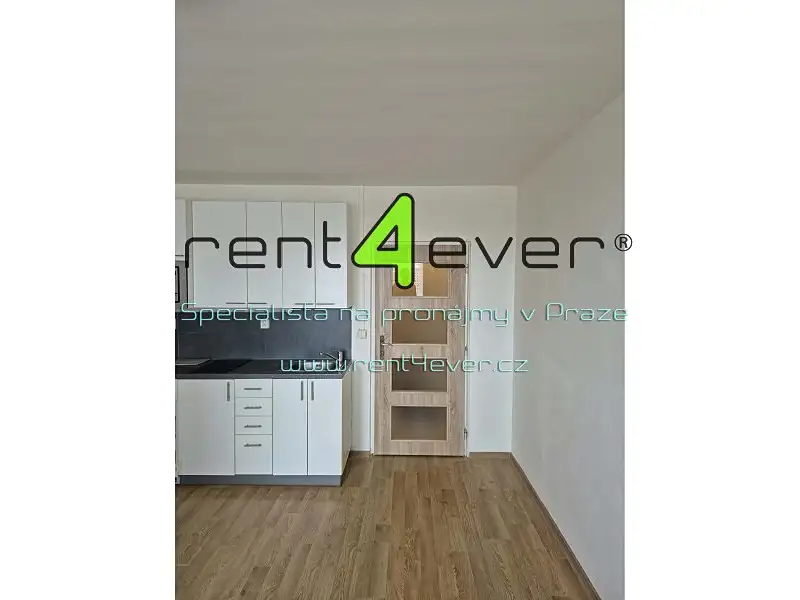 Pronájem bytu 1+kk 25 m², Praha – náhled fotky 1