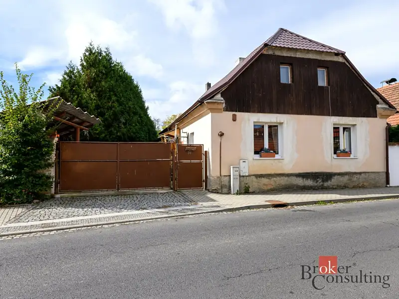 Prodej rodinného domu 230 m², pozemek 723 m², Dolní Lukavice – náhled fotky 1