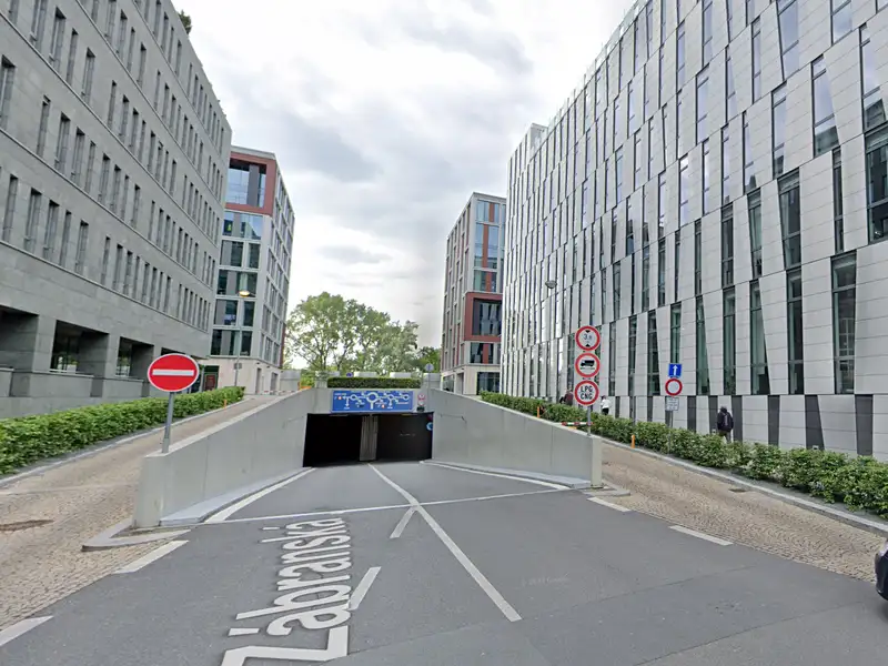 Pronájem garážového stání 15 m², Praha – náhled fotky 3