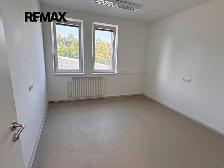 Pronájem komerčního prostoru, 16 m² (4 z 10)