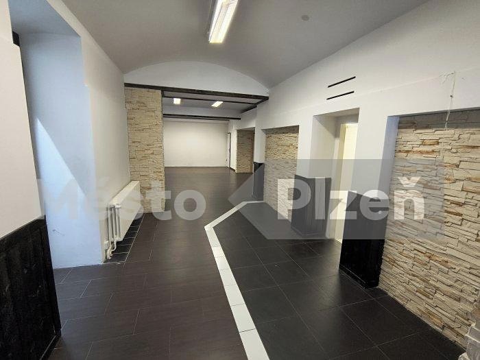 Комерційне приміщення в оренду, 143 м² (8 з 11)