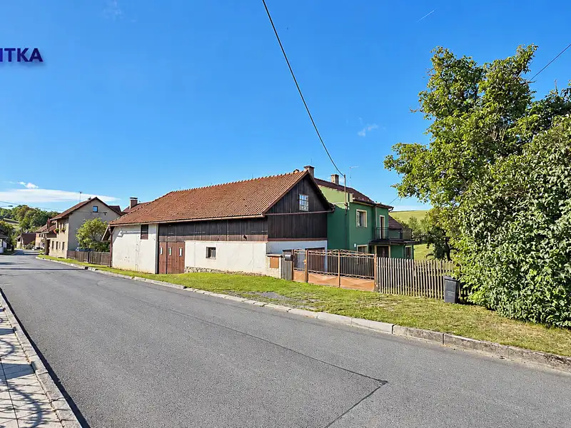Prodej rodinného domu 180 m², pozemek 1484 m², Partutovice – náhled fotky 1