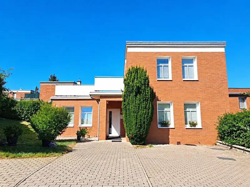 Pronájem kanceláře 180 m², Zlín – náhled fotky 1