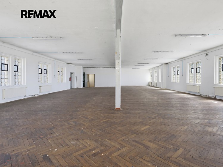 Pronájem komerčního prostoru, 2 350 m² (40 z 61)