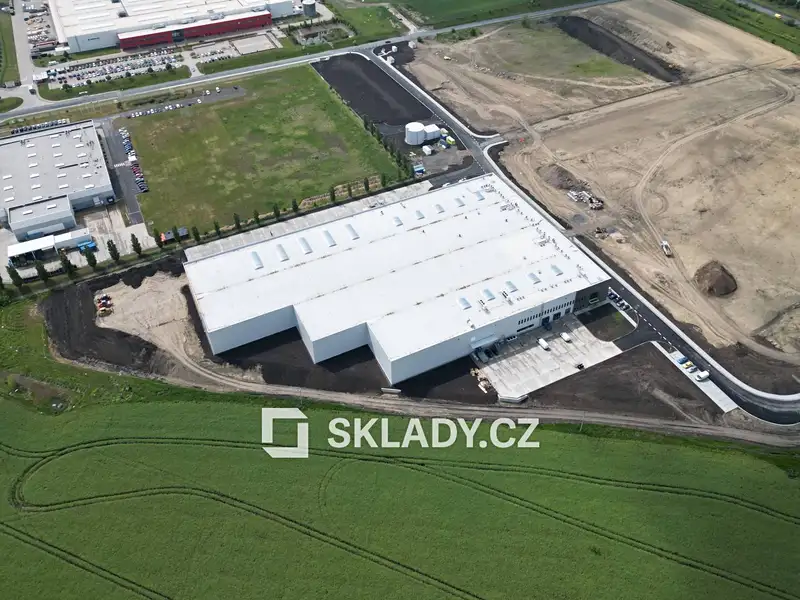 Pronájem skladového prostoru 3500 m², Kolín – náhled fotky 1