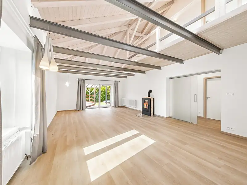 Pronájem rodinného domu 330 m², pozemek 717 m², Řevnice – náhled fotky 2