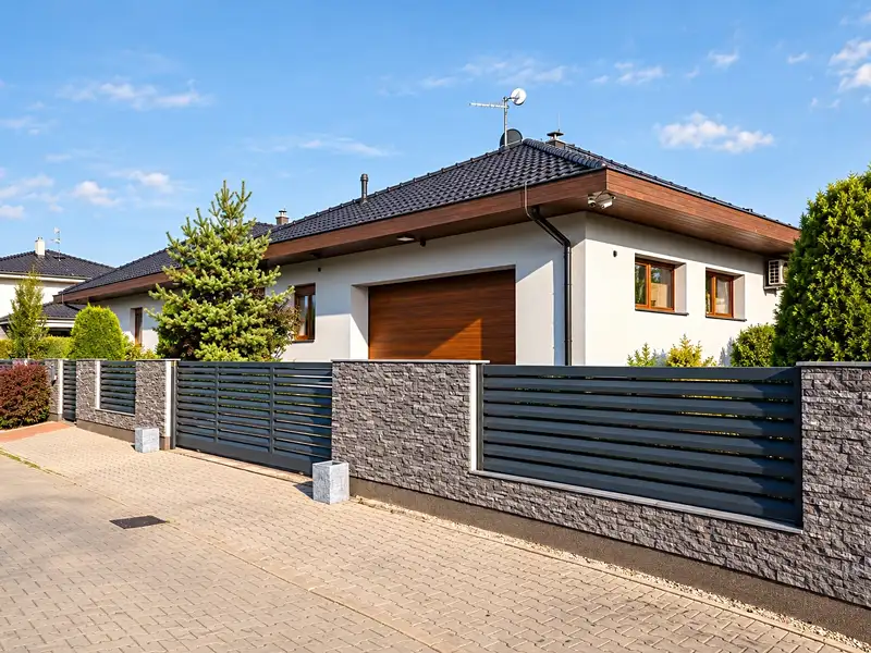 Prodej rodinného domu 318 m², pozemek 1438 m², Radonice – náhled fotky 2