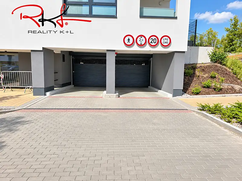 Pronájem garážového stání 15 m², Praha – náhled fotky 3