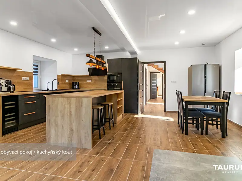 Prodej rodinného domu 366 m², pozemek 1448 m², Přehýšov – náhled fotky 3