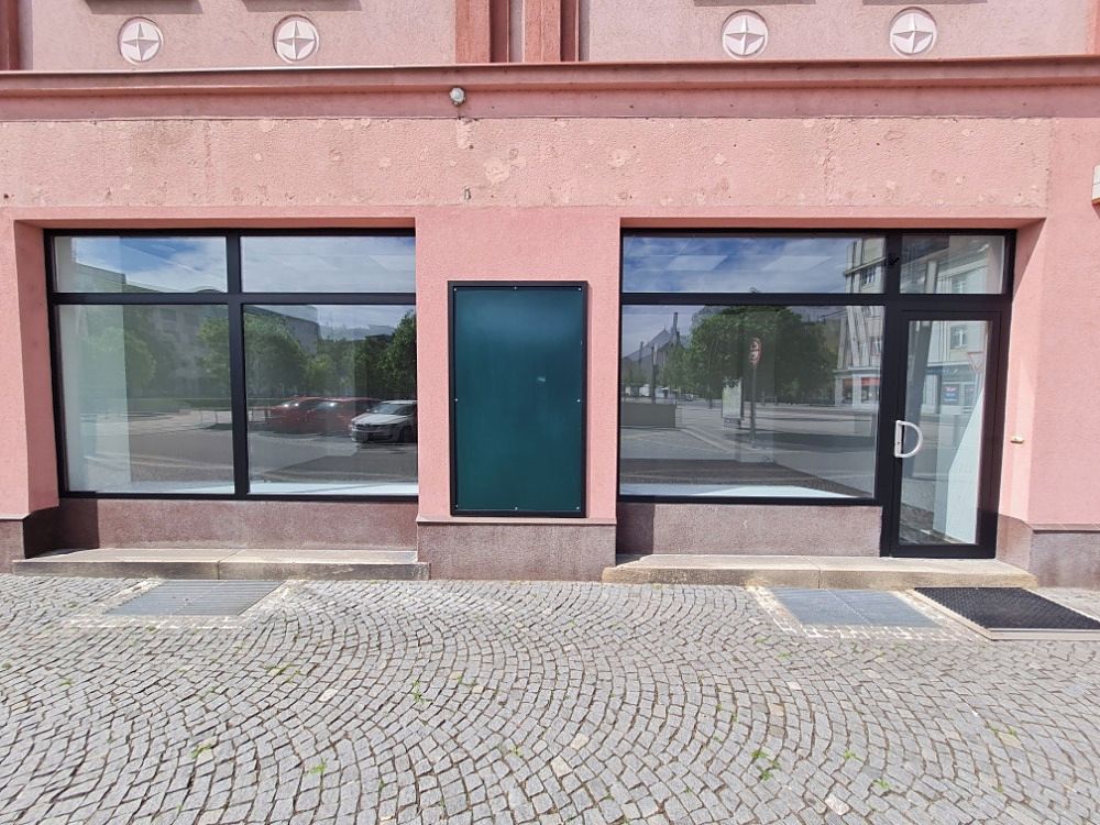 Pronájem obchodního prostoru 102 m², Hradec Králové – fotka 1 z 3