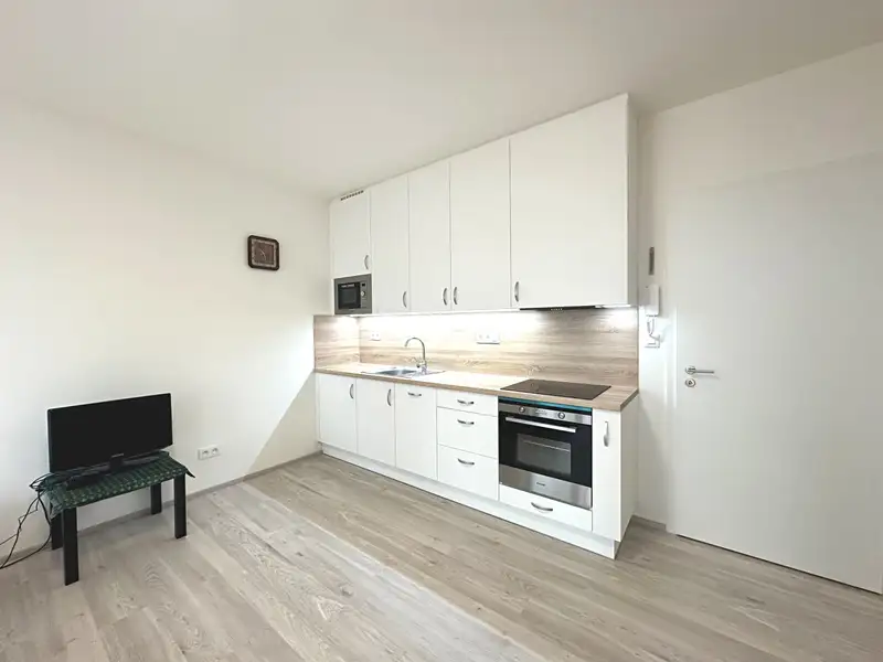 Pronájem bytu 1+kk 33 m², Zlín – náhled fotky 2
