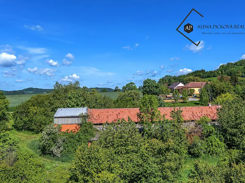 Prodej zemědělské usedlosti 1200 m², pozemek 9668 m², Louka – náhled fotky 1
