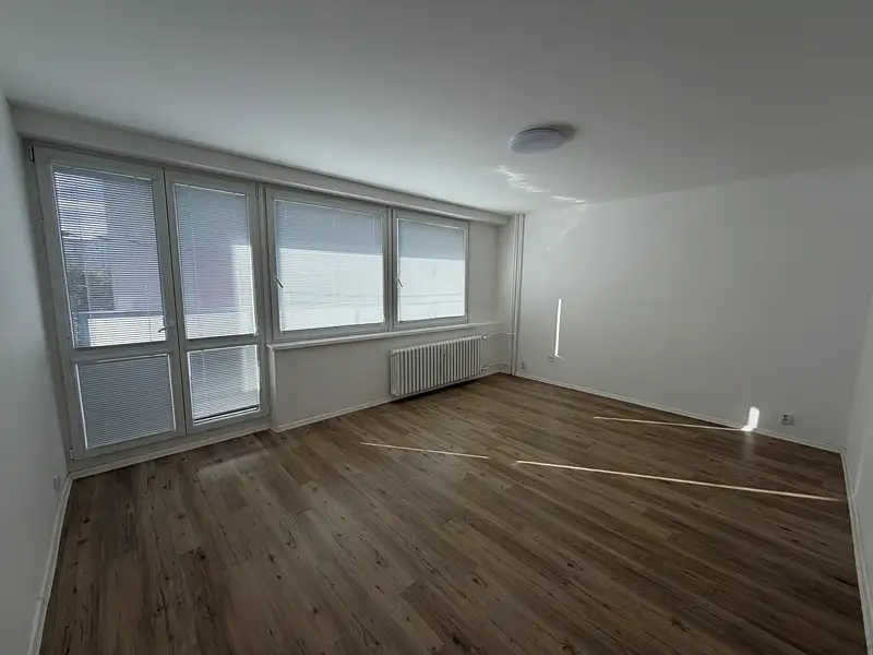 Prodej bytu 3+1 71 m², Praha – náhled fotky 1