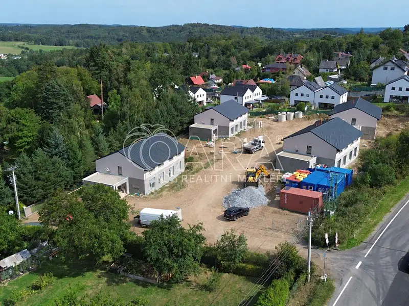 Prodej rodinného domu 156 m², pozemek 676 m², Kamenice – náhled fotky 1