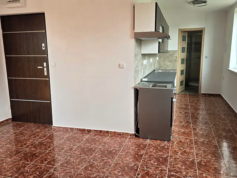 Pronájem bytu 1+kk 34 m², Kolín – náhled fotky 2