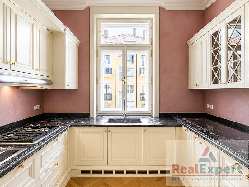 Prodej bytu 4+kk 136 m², Praha – náhled fotky 3