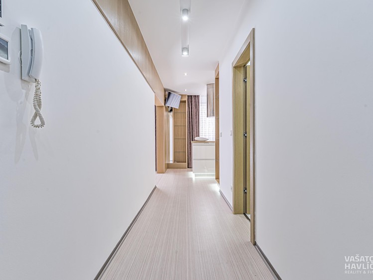 Pronájem bytu 3+kk, 74 m² (13 z 16)