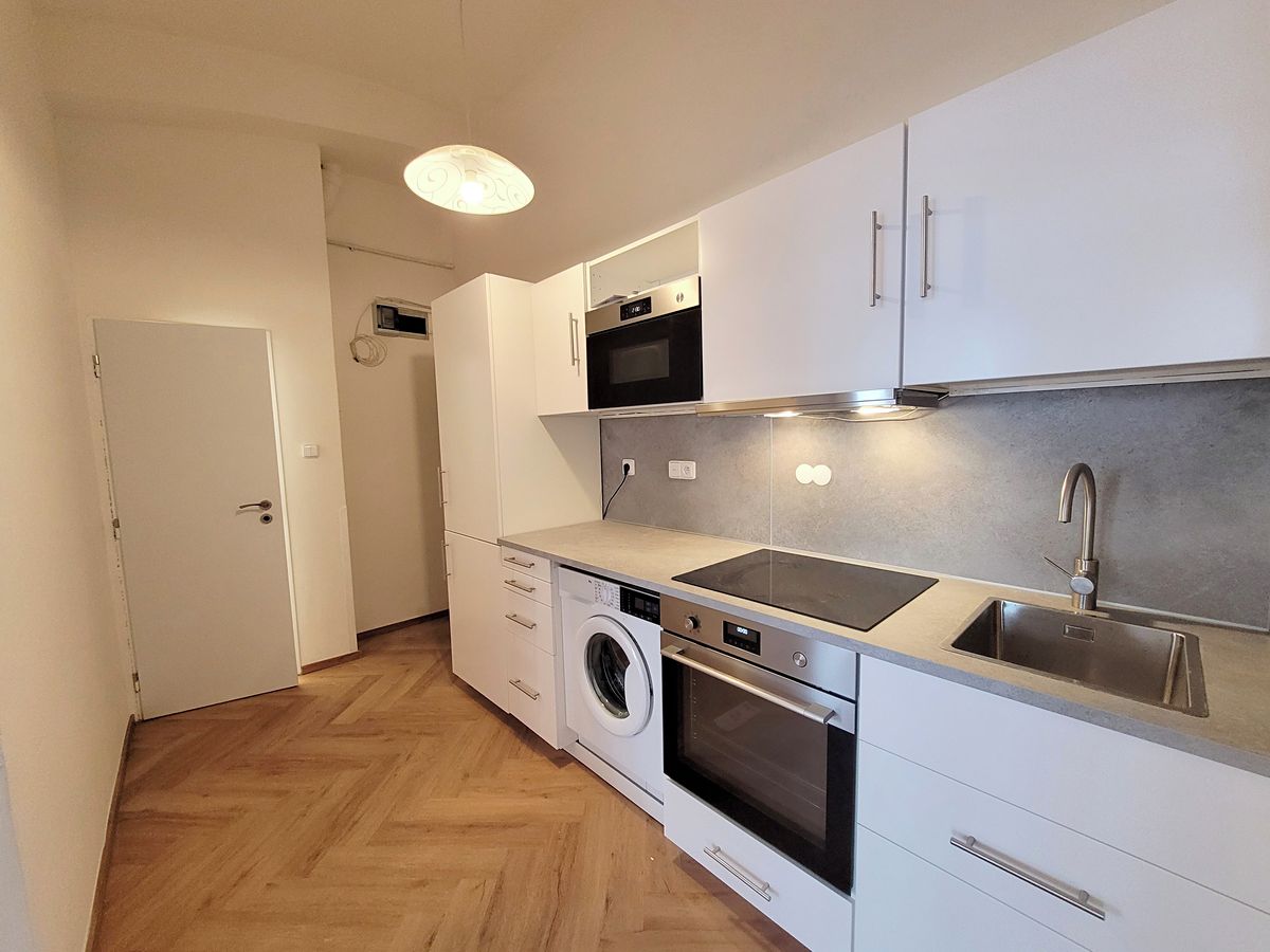Pronájem bytu 2+kk 65 m², Praha – fotka 1 z 3