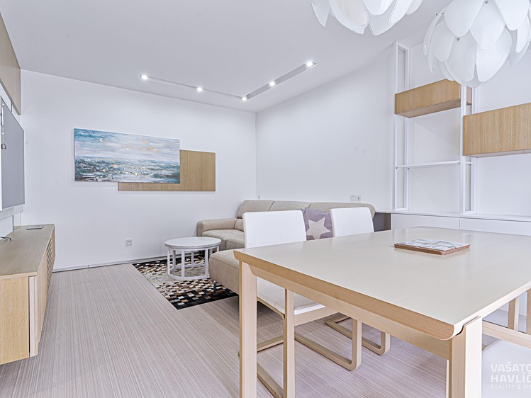 Pronájem bytu 3+kk, 74 m² (9 z 16)