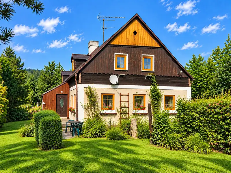 Prodej rodinného domu 220 m², pozemek 1044 m², Okrouhlá – náhled fotky 1
